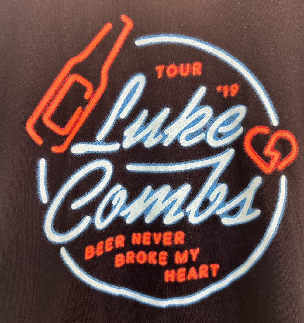 LUKE COMBS Women’s Small 2019 Concert Shirt “Beer Never Broke My Heart”